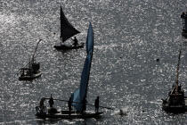 Jangadas at sea. © Philip Plisson / Plisson La Trinité / AA09975 - Photo Galleries - Backlit