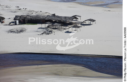 Brazilian beach. - © Philip Plisson / Plisson La Trinité / AA09988 - Photo Galleries - Cabin