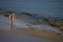 Pêcheur brésilien sur la plage. © Philip Plisson / Plisson La Trinité / AA10007 - Nos reportages photos - Etat [Brésil]
