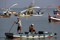 Pêcheurs brésiliens à bord de leur Jangada. © Philip Plisson / Pêcheur d’Images / AA10009 - Nos reportages photos - Jangadas do Brazil