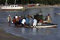 Unloading on a beach of Fortaleza. © Philip Plisson / Plisson La Trinité / AA10010 - Photo Galleries - Fisherman