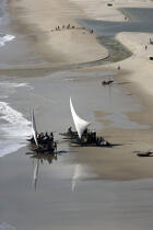 Jangadas sur le sable brésilien. © Philip Plisson / Plisson La Trinité / AA10016 - Nos reportages photos - Ceara