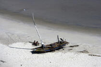 Jangada sur le sable brésilien. © Philip Plisson / Plisson La Trinité / AA10020 - Nos reportages photos - Sable