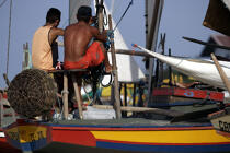 Pêcheurs sur leur Jangada. © Philip Plisson / Plisson La Trinité / AA10042 - Nos reportages photos - Ceara