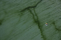 Kayac en baie de Douarnenez. © Philip Plisson / Plisson La Trinité / AA10115 - Nos reportages photos - Kayac