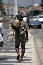 Brésilien dans les rues de Camocin. © Philip Plisson / Plisson La Trinité / AA10127 - Nos reportages photos - Rue