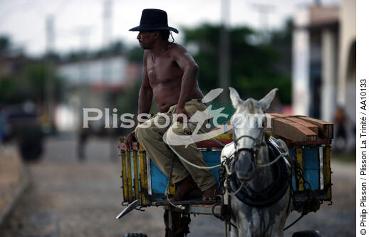 In the streets of Camocin. - © Philip Plisson / Plisson La Trinité / AA10133 - Photo Galleries - Camocin