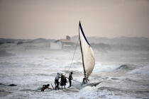 Departure for fishing in Caponga. © Philip Plisson / Pêcheur d’Images / AA10156 - Photo Galleries - Jangadas from Brazil