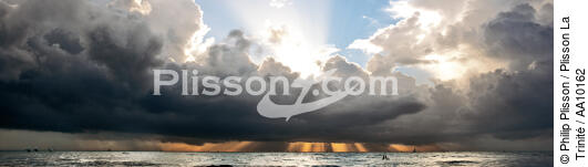 Ciel nuageux sur Caponga. - © Philip Plisson / Plisson La Trinité / AA10162 - Nos reportages photos - Ciel gris