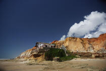 House in edge of sea in the State of Ceara. © Philip Plisson / Plisson La Trinité / AA10165 - Photo Galleries - Cliff