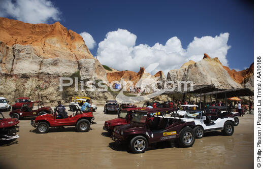 Gathering of buggy on a beach of Ceara. - © Philip Plisson / Plisson La Trinité / AA10166 - Photo Galleries - Road transport