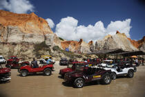 Gathering of buggy on a beach of Ceara. © Philip Plisson / Plisson La Trinité / AA10166 - Photo Galleries - Cliff