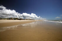 Jangadas sur une plage du Ceara. © Philip Plisson / Plisson La Trinité / AA10174 - Nos reportages photos - Etat [Brésil]