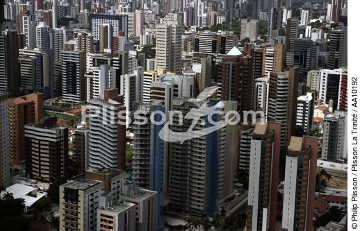 Buildings de Fortaleza. - © Philip Plisson / Plisson La Trinité / AA10192 - Nos reportages photos - Toit