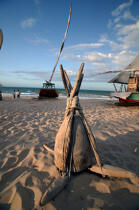 Ancre traditionnelle d'une Jangada. © Philip Plisson / Plisson La Trinité / AA10213 - Nos reportages photos - Elément d'un bateau