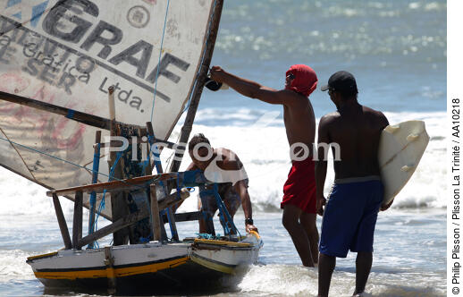 Retour de pêche. - © Philip Plisson / Plisson La Trinité / AA10218 - Nos reportages photos - Ville [Ceara]