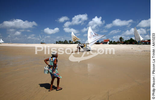 Femme brésilienne sur une plage du Ceara. - © Philip Plisson / Plisson La Trinité / AA10233 - Nos reportages photos - Beau temps