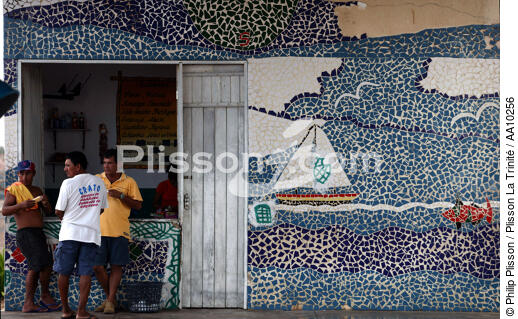 Shop of Camocin. - © Philip Plisson / Plisson La Trinité / AA10256 - Photo Galleries - Man
