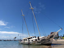 Wreck of boat in Fortaleza. © Philip Plisson / Plisson La Trinité / AA10265 - Photo Galleries - Child