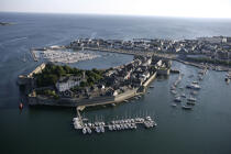 Concarneau and its closed city. © Philip Plisson / Plisson La Trinité / AA10279 - Photo Galleries - Fortified Town [The]