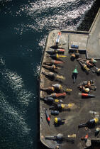 Balises sur le port de Brest. © Philip Plisson / Plisson La Trinité / AA10292 - Nos reportages photos - Quai