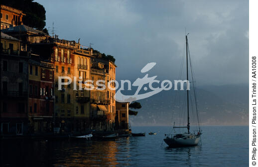 Coucher de soleil sur Portofino. - © Philip Plisson / Plisson La Trinité / AA10308 - Nos reportages photos - Nuage