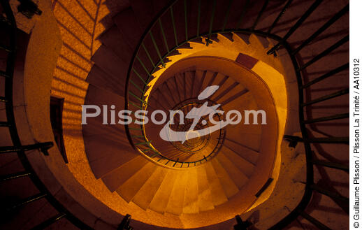 Staircase of the lighthouse of Sein. - © Guillaume Plisson / Plisson La Trinité / AA10312 - Photo Galleries - Sein [Lighthouse of]