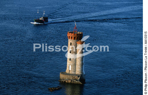 Lighthouse of La Croix. - © Philip Plisson / Plisson La Trinité / AA10315 - Photo Galleries - Wake