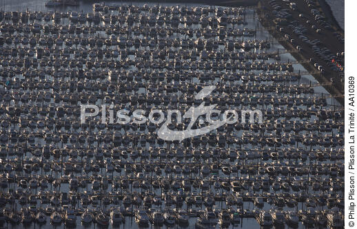 Port de plaisance dans le Bassin d'Arcachon. - © Philip Plisson / Plisson La Trinité / AA10369 - Nos reportages photos - Arcachon [Bassin d']