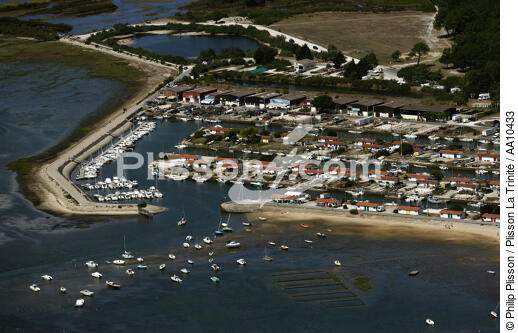 Port de plaisance dans le Bassin d'Arcachon. - © Philip Plisson / Plisson La Trinité / AA10433 - Nos reportages photos - Aquitaine