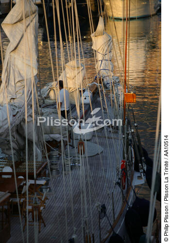 Dans le port de Monaco. - © Philip Plisson / Plisson La Trinité / AA10514 - Nos reportages photos - Classic Week 2005