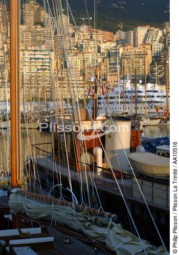 Dans le port de Monaco. - © Philip Plisson / Plisson La Trinité / AA10516 - Nos reportages photos - Classic Week