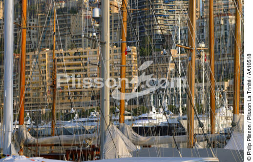 Dans le port de Monaco. - © Philip Plisson / Plisson La Trinité / AA10518 - Nos reportages photos - Classic Week 2005