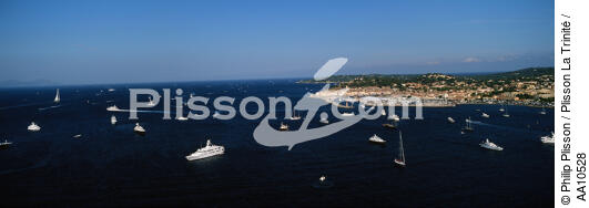 Saint-Tropez et sa baie. - © Philip Plisson / Plisson La Trinité / AA10528 - Nos reportages photos - Motor-yacht