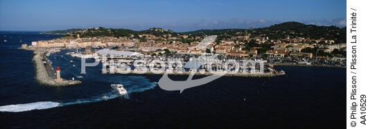 Saint-Tropez et sa baie. - © Philip Plisson / Plisson La Trinité / AA10529 - Nos reportages photos - Motor-yacht
