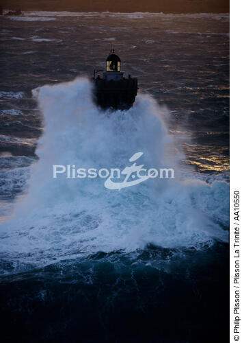 Le phare du Four. - © Philip Plisson / Plisson La Trinité / AA10550 - Nos reportages photos - Mer d'Iroise