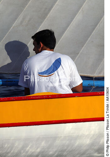 Crew member on a whaling boat in the Azores. - © Philip Plisson / Plisson La Trinité / AA10604 - Photo Galleries - Portugal