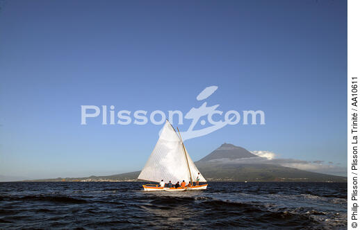 Whaling boat in the Azores. - © Philip Plisson / Plisson La Trinité / AA10611 - Photo Galleries - Volcano