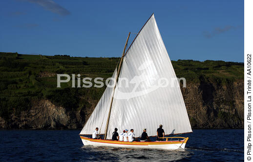 Whaling boat in the Azores. - © Philip Plisson / Plisson La Trinité / AA10622 - Photo Galleries - Man