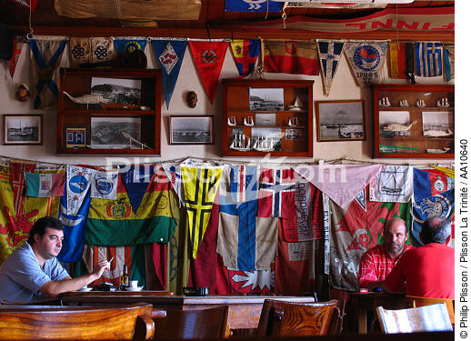The Café Sport "Chez Peter" in Horta. - © Philip Plisson / Plisson La Trinité / AA10640 - Photo Galleries - Coffee bar