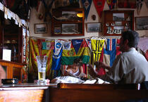Le Café Sport "Chez Peter" à Horta. © Philip Plisson / Plisson La Trinité / AA10641 - Nos reportages photos - Femme