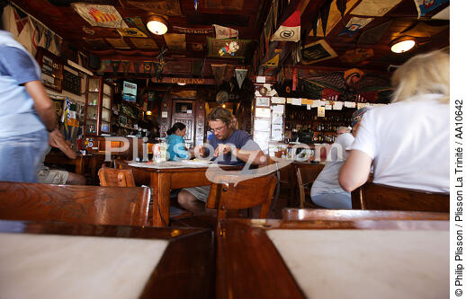 The Café Sport "Chez Peter" in Horta. - © Philip Plisson / Plisson La Trinité / AA10642 - Photo Galleries - Horta