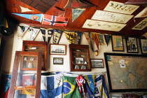 Le Café Sport "Chez Peter" à Horta. © Philip Plisson / Plisson La Trinité / AA10645 - Nos reportages photos - Elément d'un bateau