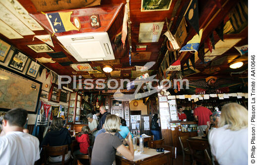 The Café Sport "Chez Peter" in Horta. - © Philip Plisson / Plisson La Trinité / AA10646 - Photo Galleries - Island [Por]