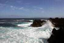 Côte de l' île Pico aux Açores. © Philip Plisson / Plisson La Trinité / AA10661 - Nos reportages photos - Ciel bleu