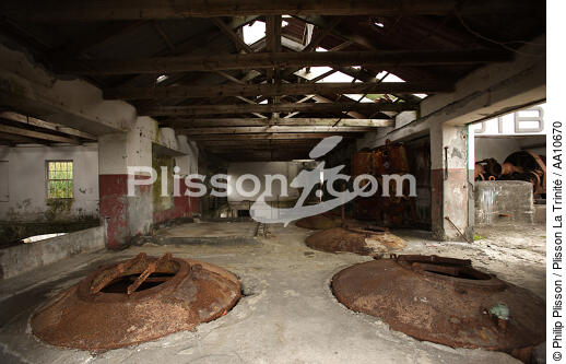 Ancienne usine baleinière sur l' île Pico aux Açores. - © Philip Plisson / Plisson La Trinité / AA10670 - Nos reportages photos - Ile [Por]