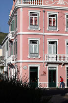 Maison colorée à Horta aux Açores. © Philip Plisson / Plisson La Trinité / AA10673 - Nos reportages photos - Ville