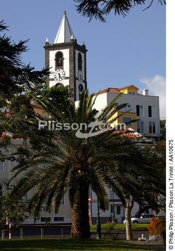 Petite église à Horta aux Açores. - © Philip Plisson / Plisson La Trinité / AA10675 - Nos reportages photos - Flore