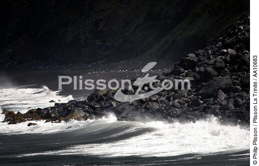 Beach on Faial Island in the Azores. - © Philip Plisson / Plisson La Trinité / AA10683 - Photo Galleries - Island [Por]