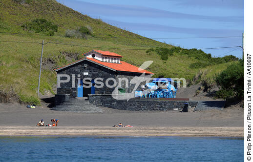 Sur la côte de l' île Faial aux Açores. - © Philip Plisson / Plisson La Trinité / AA10697 - Nos reportages photos - Café